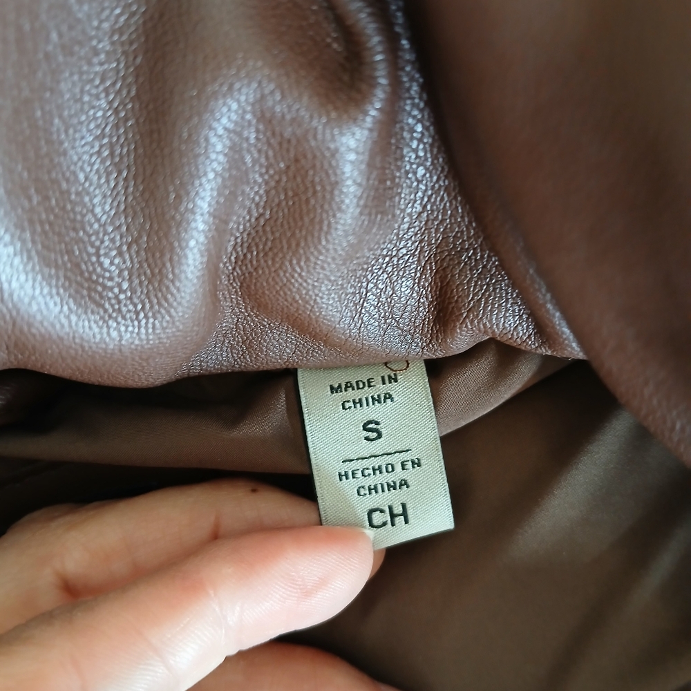 Levi's Chocolate Brown Puffer Vest With Belt Womens Size Small NWOT - Picture 14 of 15